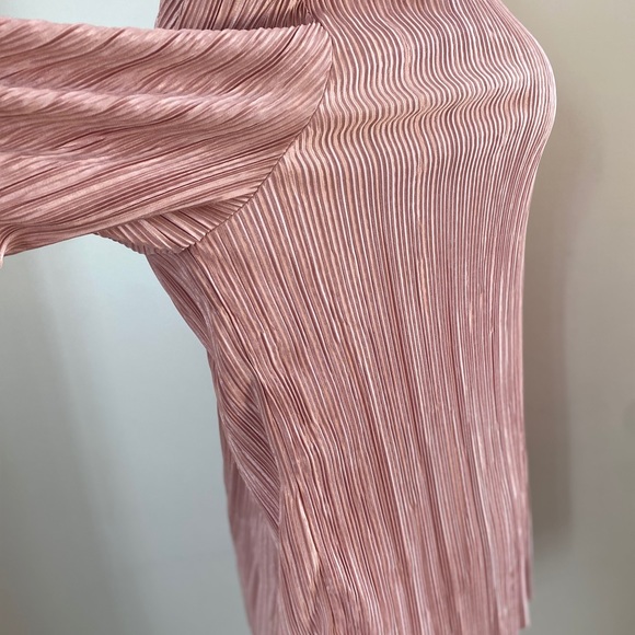 Vince Camuto Bell-Sleeve Pleated Pink Blouse - Picture 7 of 12